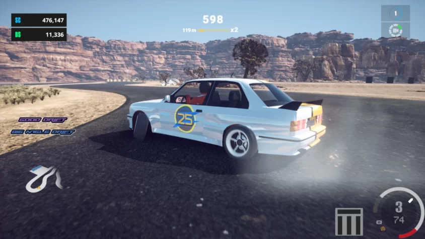 Машина с номером 25 на фоне пустынного ландшафта в игре The Drift Challenge