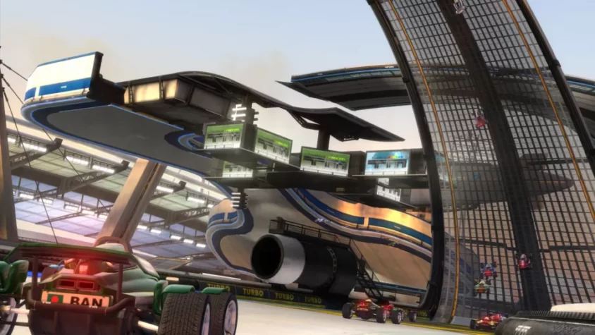 Гонка на безумной трассе TrackMania Nations Forever