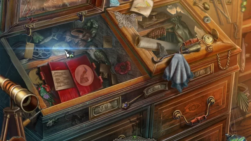 Разбросанные предметы на рабочем столе в игре Whispered Secrets: The Story of Tideville, где нужно найти редкие и необычные вещи