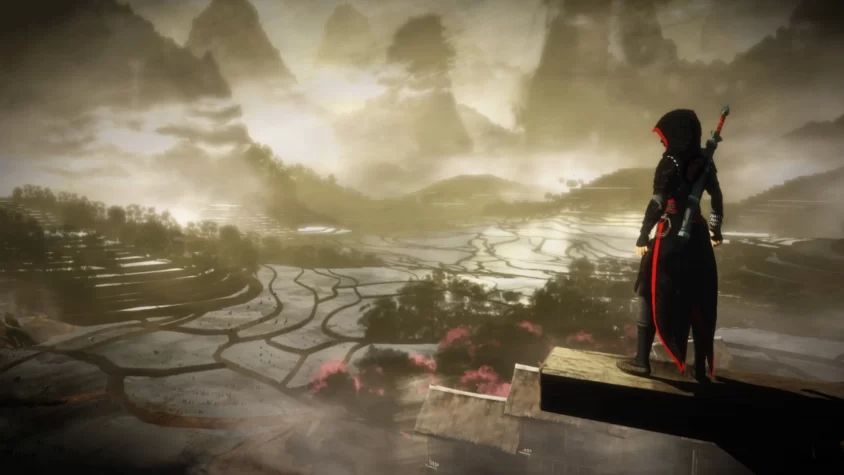 Героиня Assassin’s Creed Chronicles: China стоит на уступе с видом на рисовые поля и горы в дымке