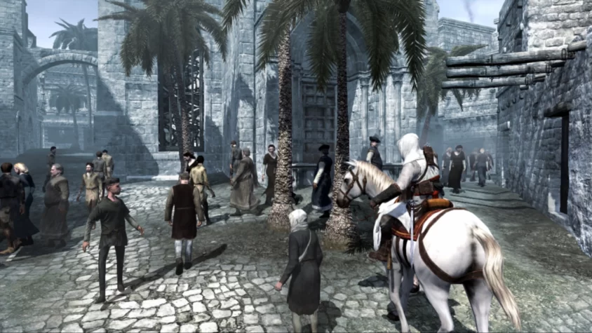 Альтаир верхом на лошади наблюдает за толпой в городе в Assassin’s Creed