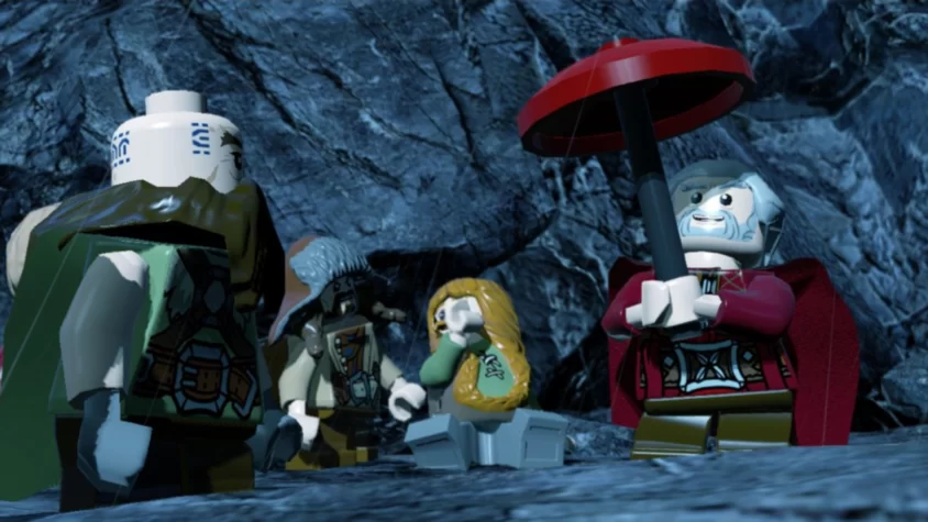 Персонажи LEGO укрываются в пещере, один гордо держит красный зонт